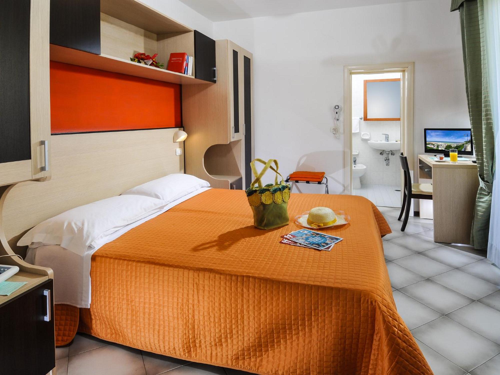 Hotel Losanna Gabicce Mare Exterior photo